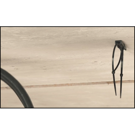 Plastová nastreľovacia príchytka pre viazacie pásky