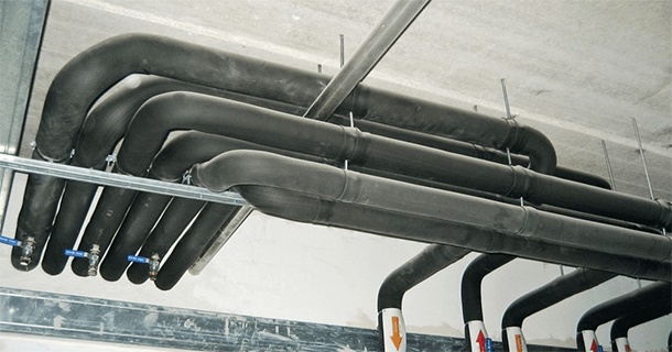 Narážacie kotvy vs. skrutky do betónu